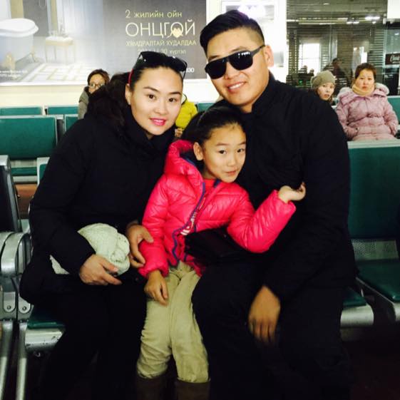 Дуучин П.Идэржавхлангийн аз жаргал цацруулсан “гэр бүл”